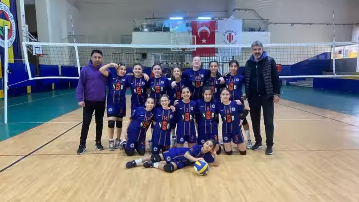 Ümraniye Okullar Arası Küçük Kızlar Voleybol Grup Maçında NSB Filesinin Sultanları Rakibini 2-0 Mağlup Ederek Bir Üst Tura Çıkmıştır...